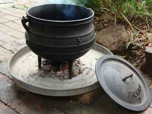 cast iron cooking pot